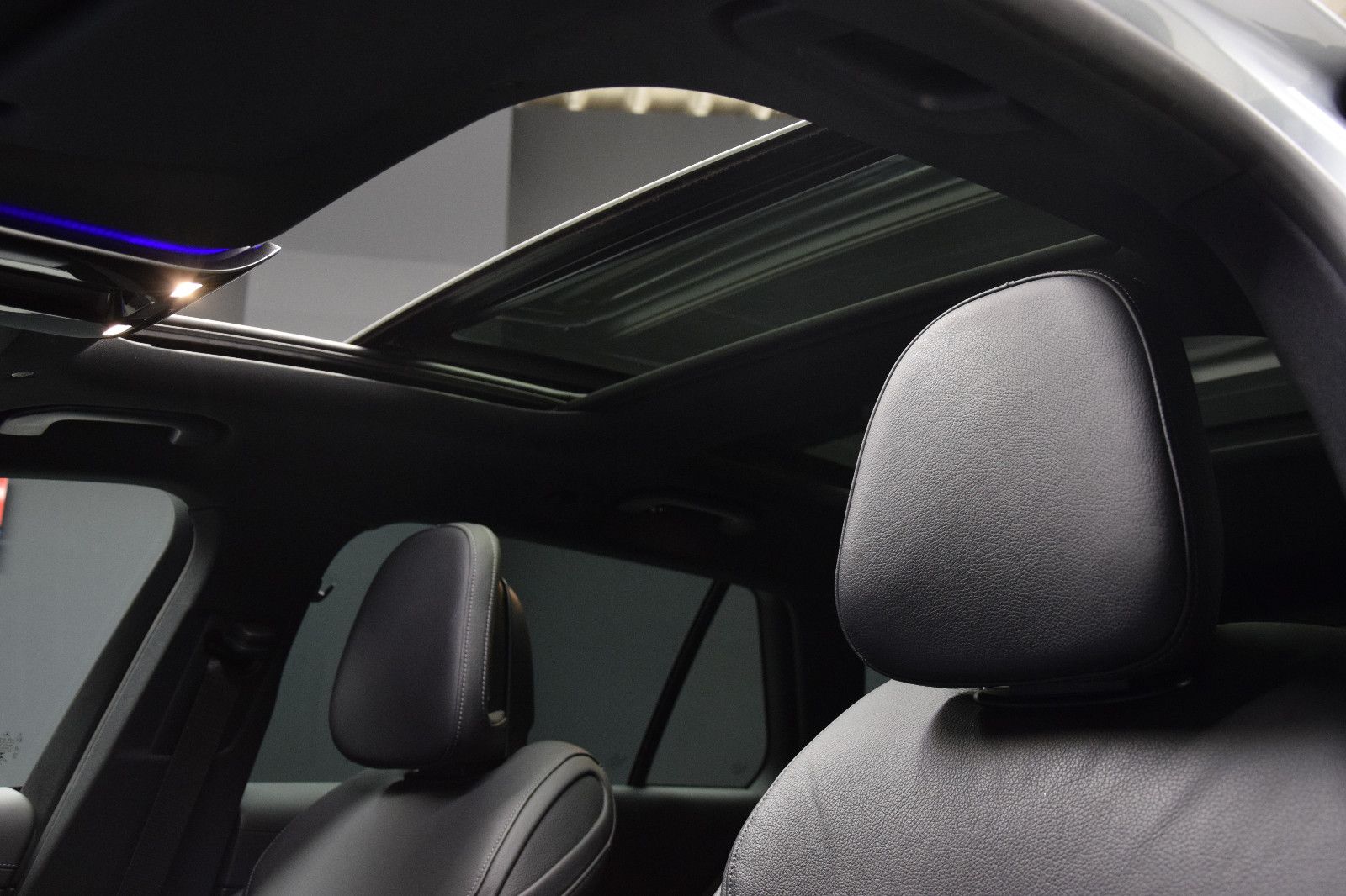 Fahrzeugabbildung Mercedes-Benz C 200 T AMG Night Pano Ambiente 360°