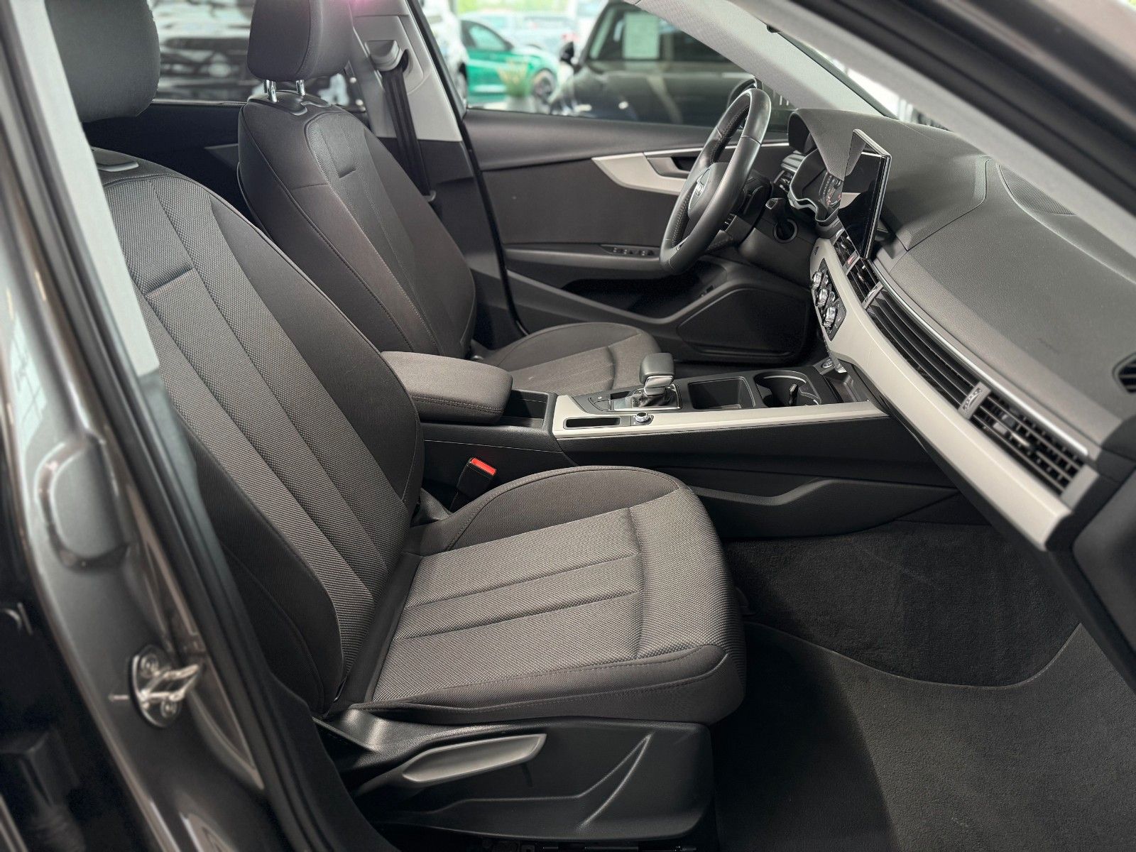 Fahrzeugabbildung Audi A4 Avant 40 2.0 TFSI advanced "Business-Paket"