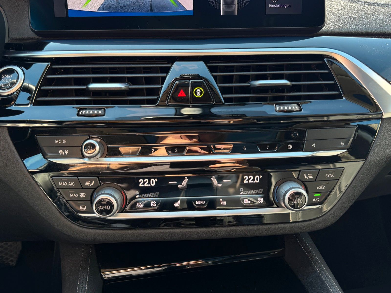 Fahrzeugabbildung BMW 520i Touring Luxury Line Pano Leder HiFi CAM AHK