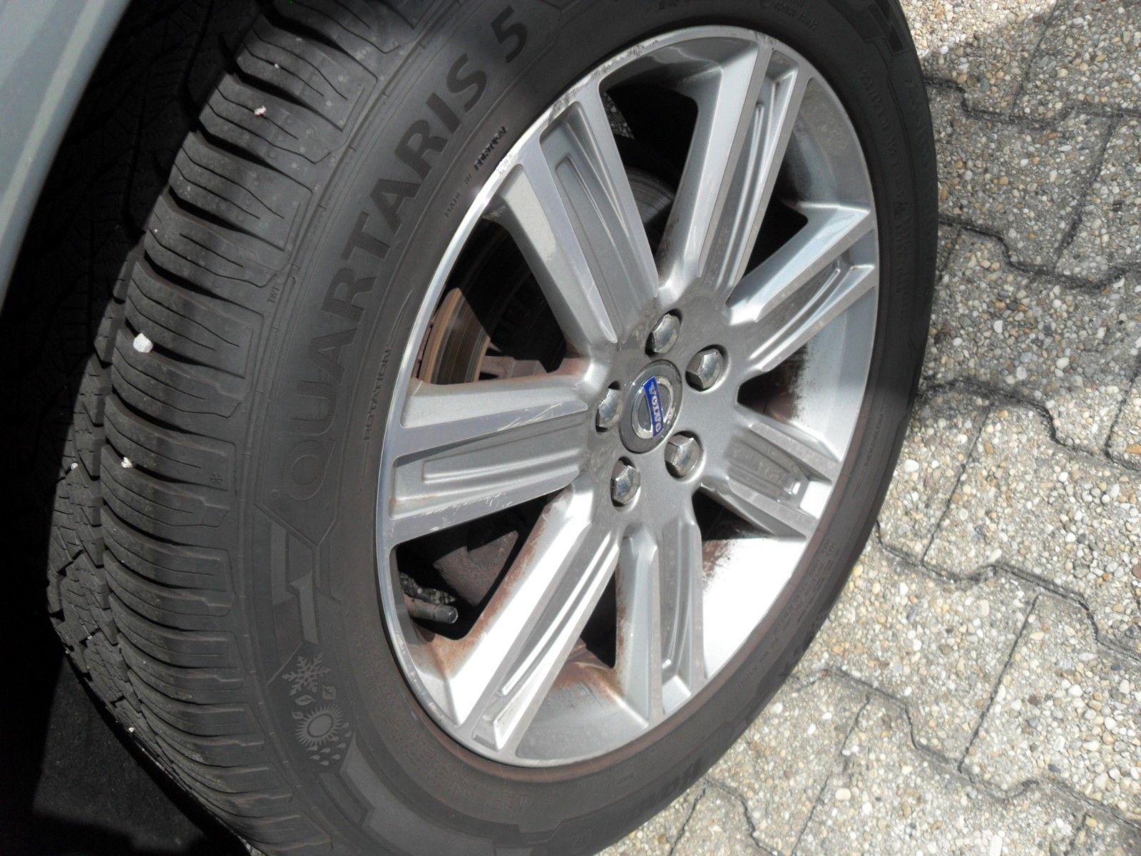 Fahrzeugabbildung Volvo XC 60 2.0 Automatik - Momentum 2WD