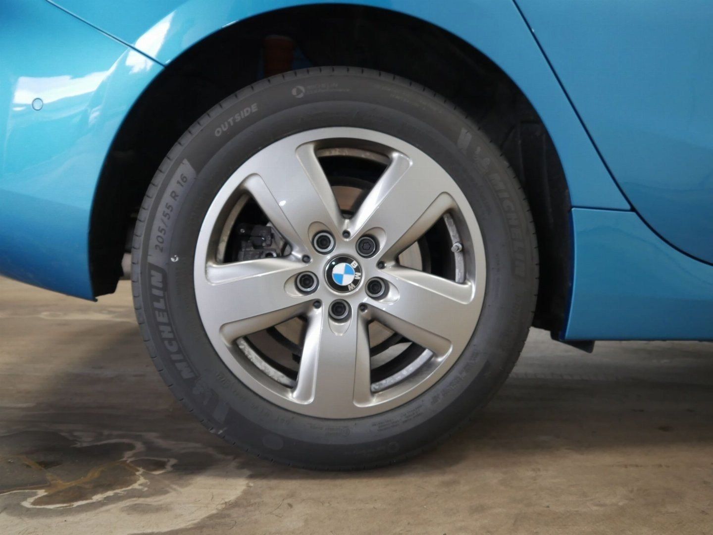 Fahrzeugabbildung BMW 116i | Außenspiegelpaket | Tempomat | Sitzheizun