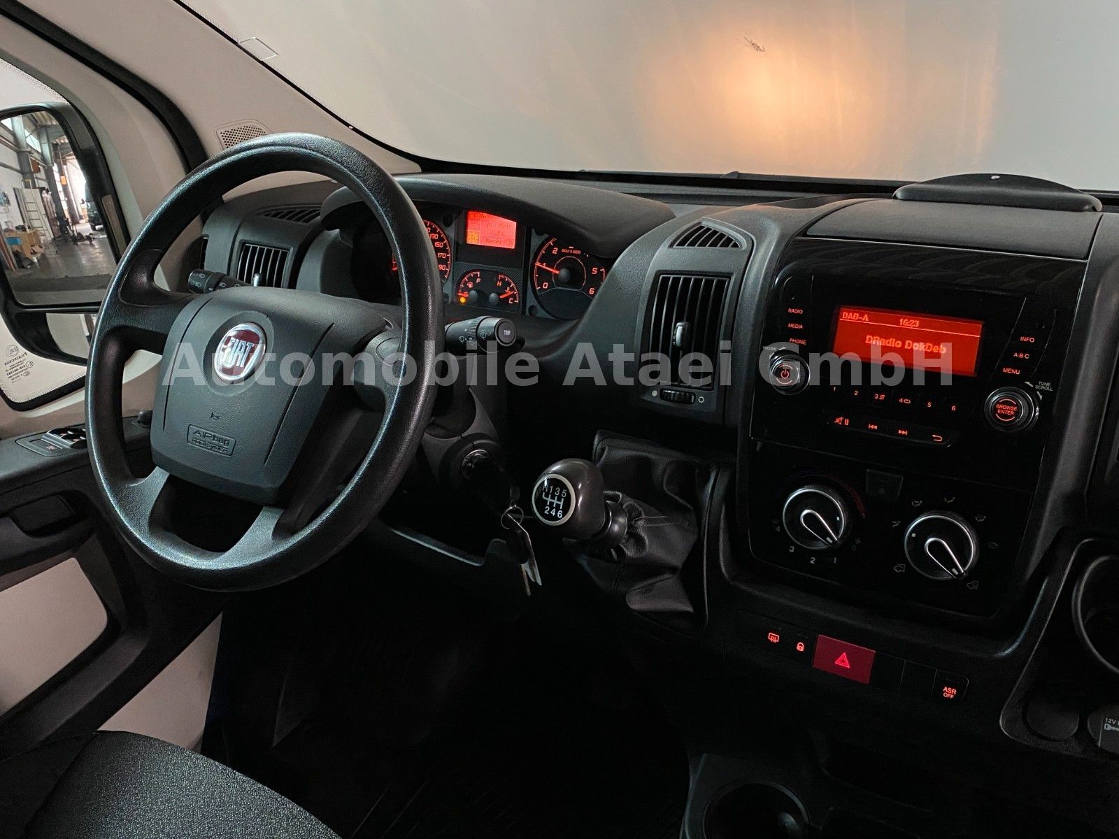 Fahrzeugabbildung Fiat Ducato 140 Erdgas Kombi MAXI 9-SITZE (4012)