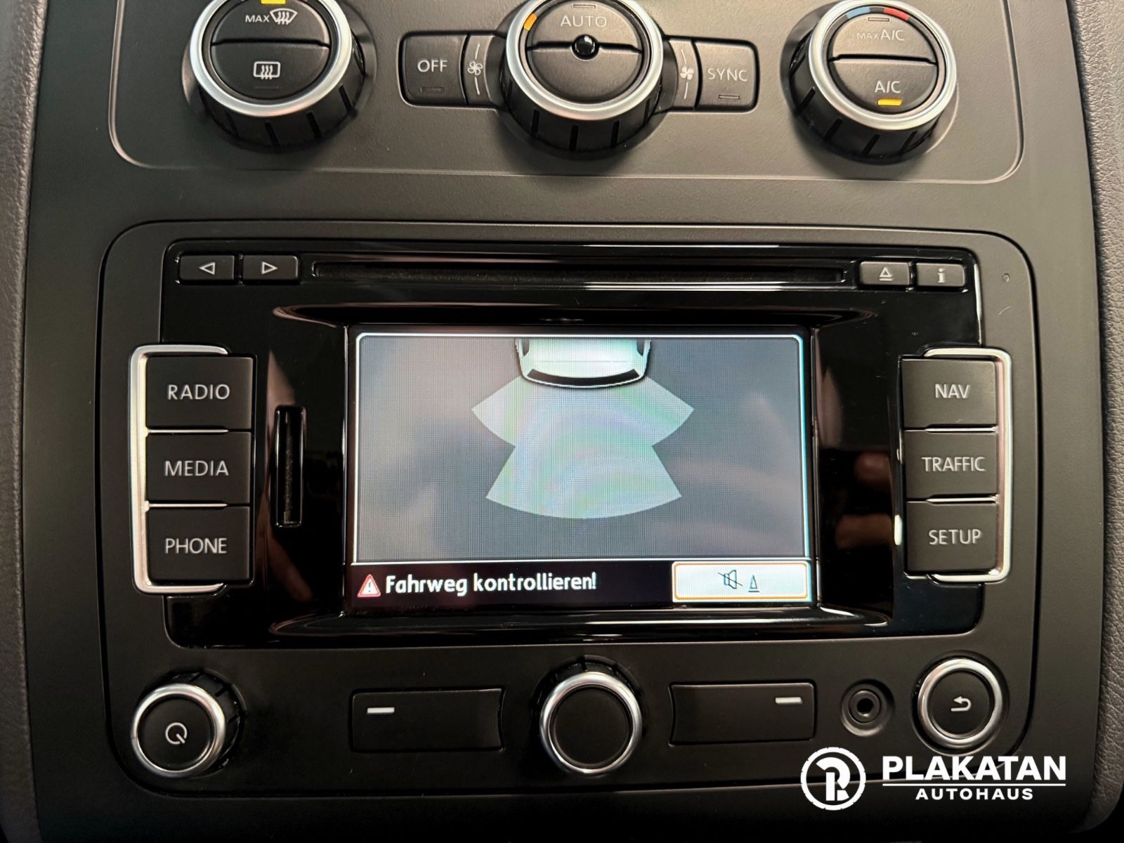 Fahrzeugabbildung Volkswagen Touran Zahnriemen Neu, Parksensoren, TÜV Neu,