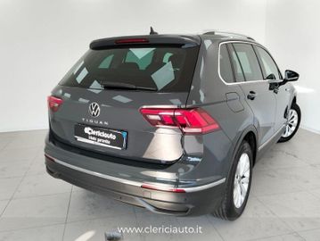 Volkswagen Tiguan - 2