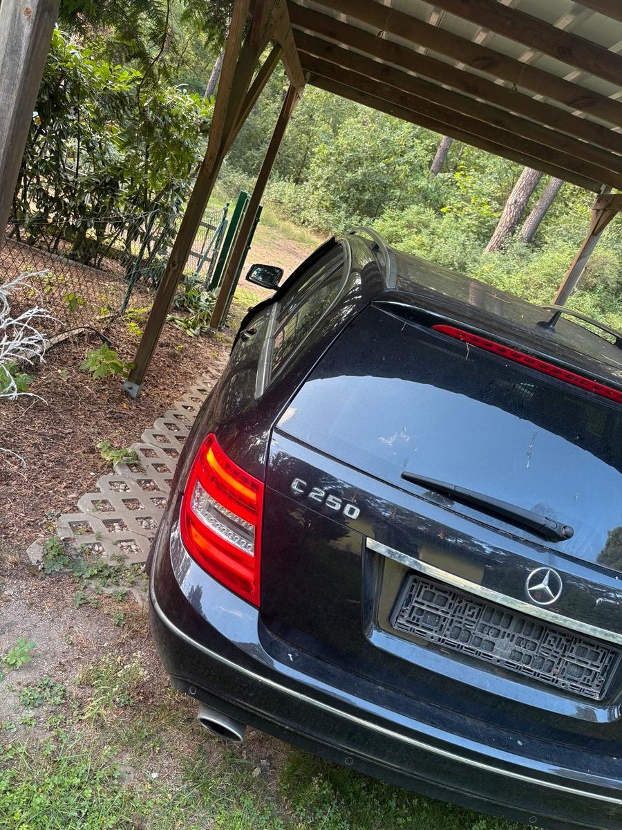 Mercedes-Benz C250 2011 — photo 10