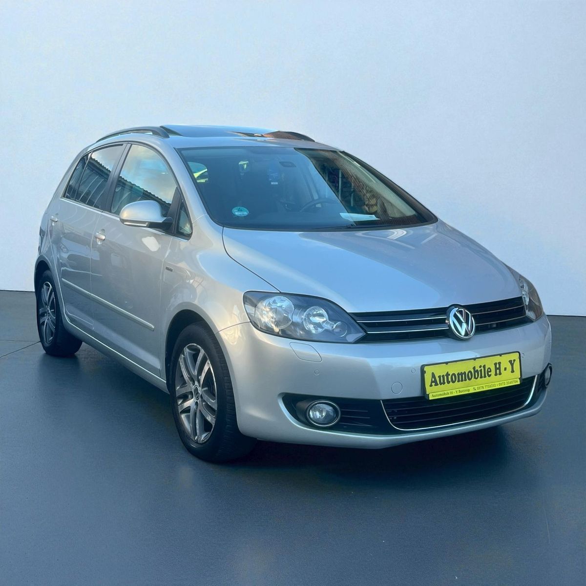 Volkswagen Golf - 1