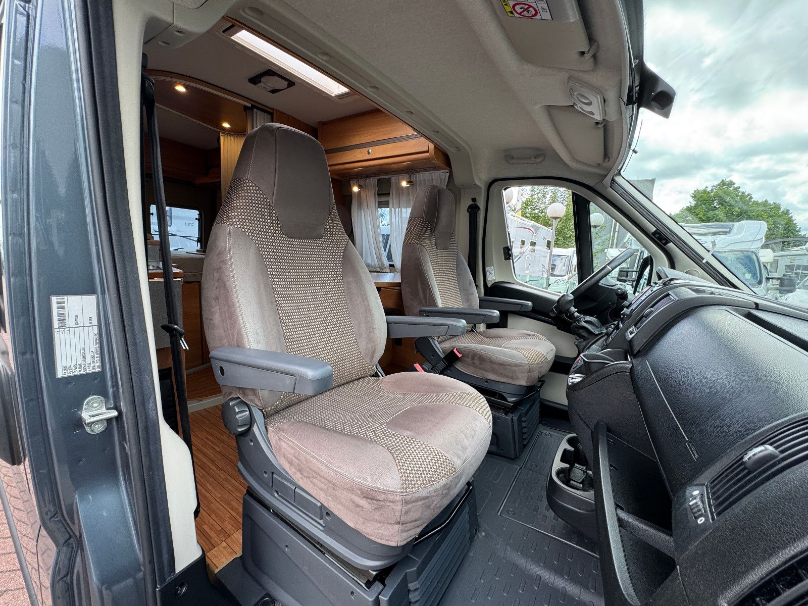 Fahrzeugabbildung Pössl 540 ROADCAMP R NAVI KAMERA RAUMBAD 1.HAND