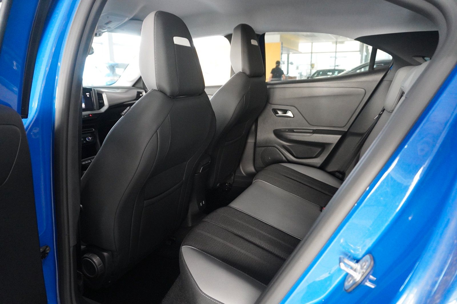 Fahrzeugabbildung Opel Mokka 1.2T ELEGANCE NAVI/LED/KAMERA/SH/SPORT/DAB