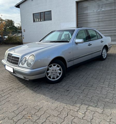 Mercedes-Benz Mercedes Benz E- Klasse 230