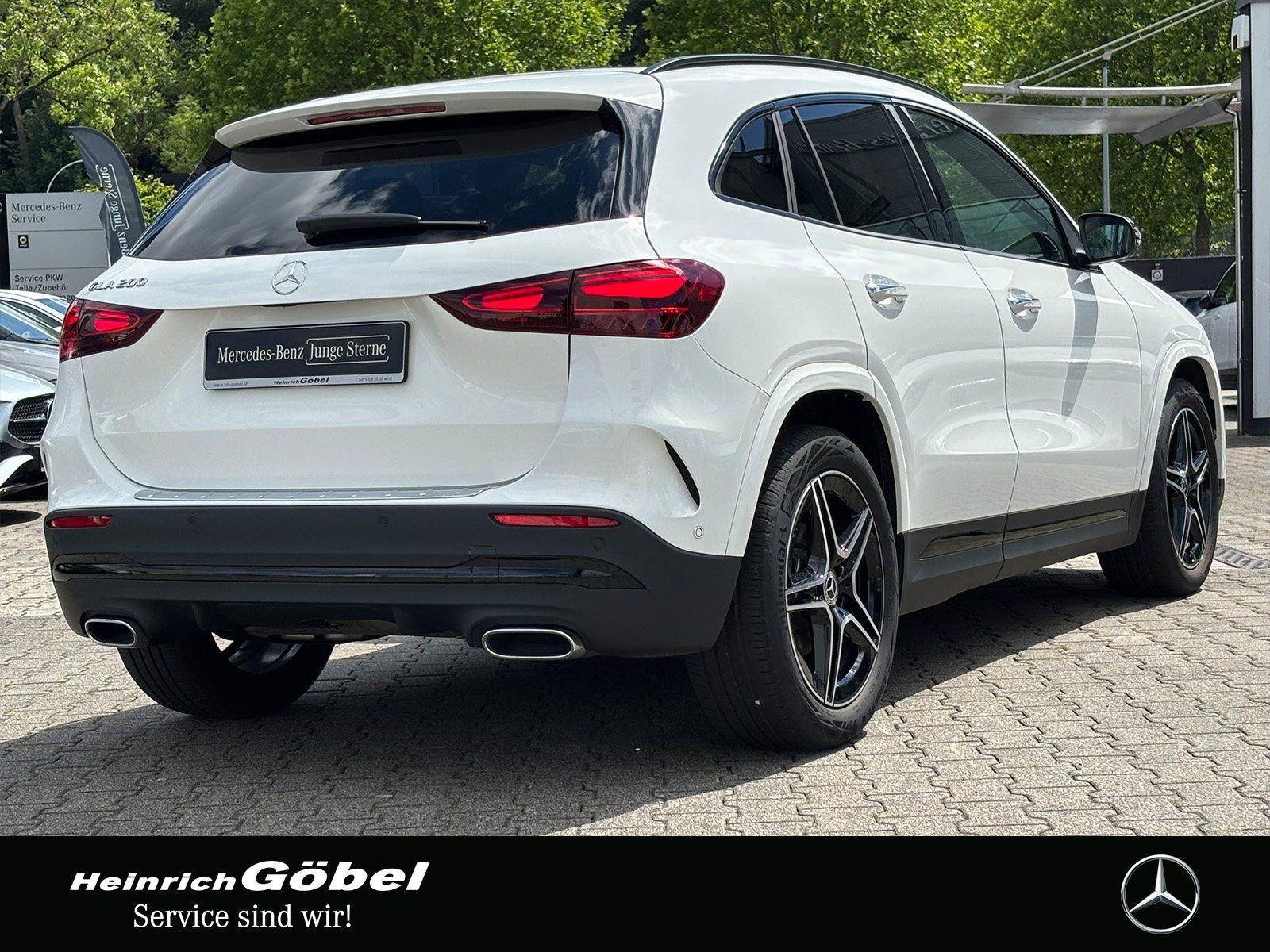 Fahrzeugabbildung Mercedes-Benz GLA 200 AMG*PANO*AHK*APPLE-CARP*360°KA*DISTRONIC