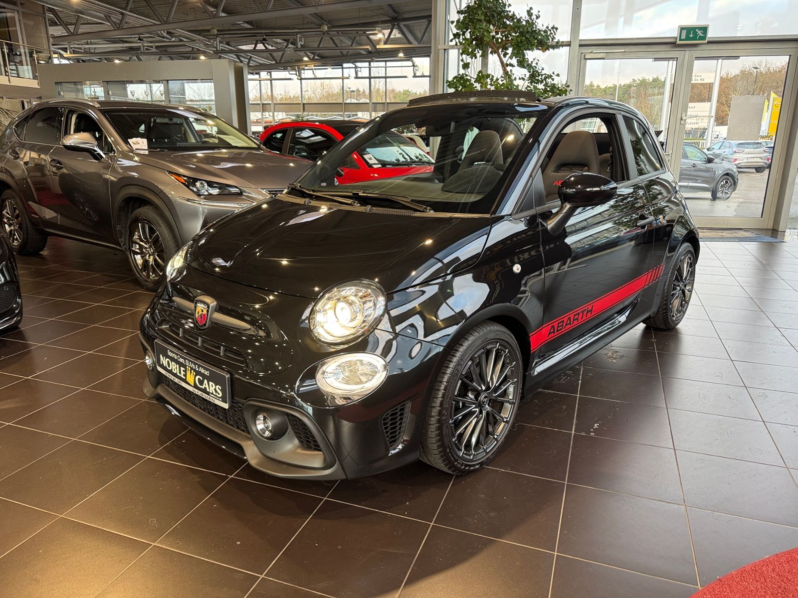 Fahrzeugabbildung Abarth 695C SABELT KLIMA BEATS NAV PDC ALU