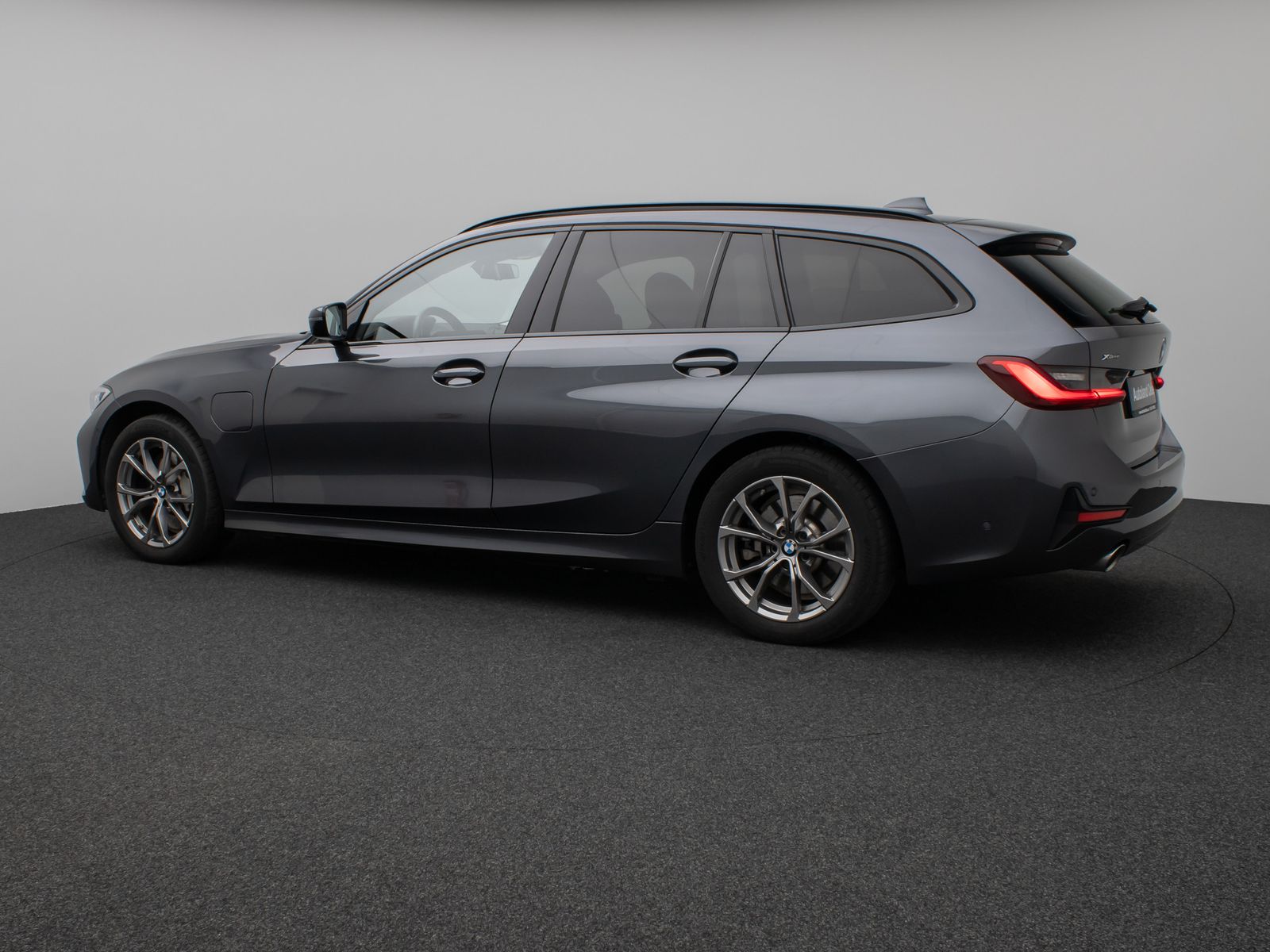 Fahrzeugabbildung BMW 330e xD Sport Line Panorama Laser Kamera HUD DAB