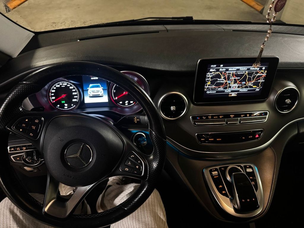 Image of Mercedes-Benz V 250