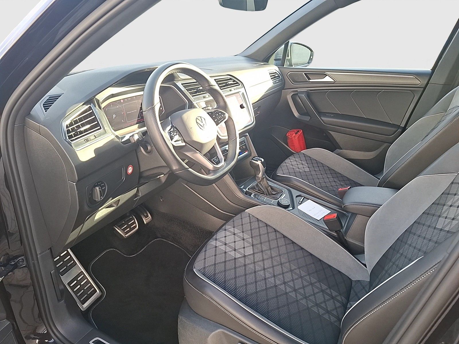 Fahrzeugabbildung Volkswagen Tiguan Allspace TDI R-Line DSG 4M Matrix AHK Nav