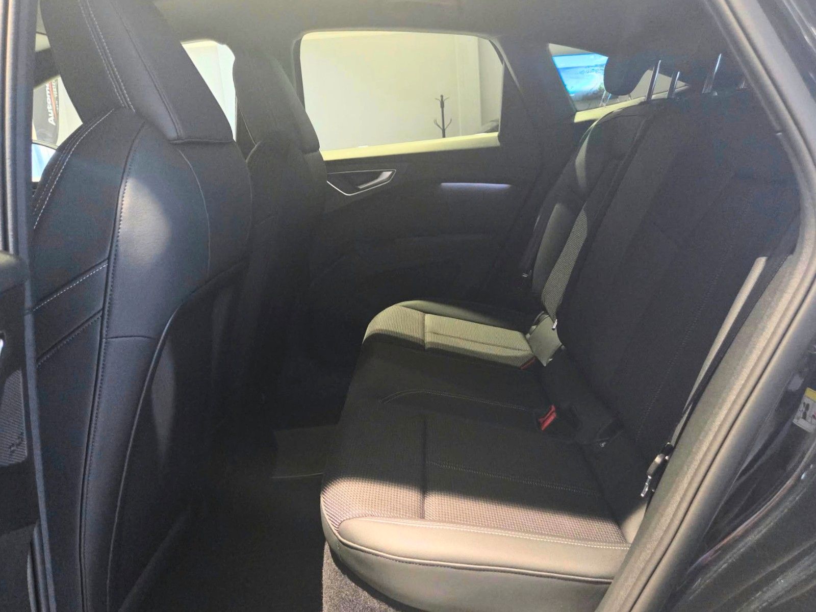 AUDI Q4 — zdjęcie 11