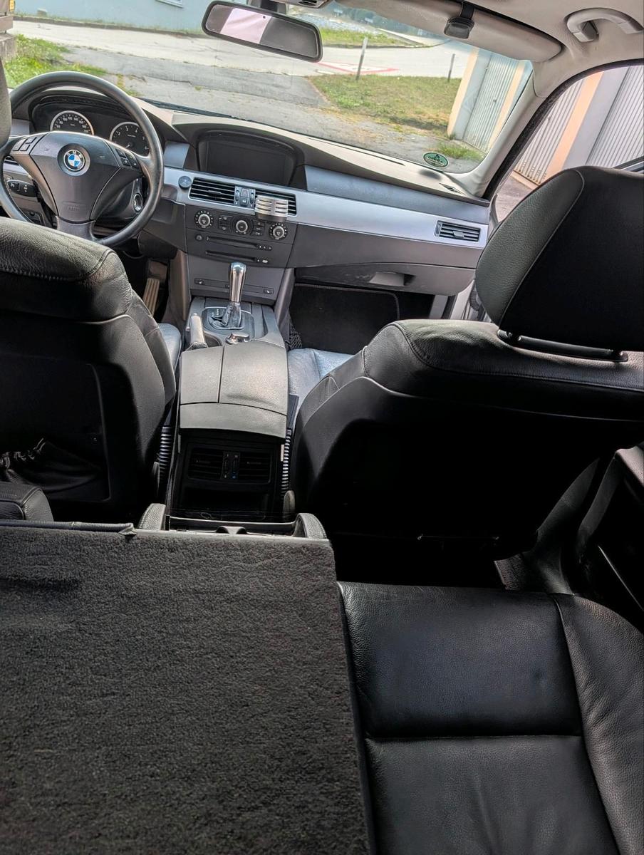 BMW 525 2004 — interior