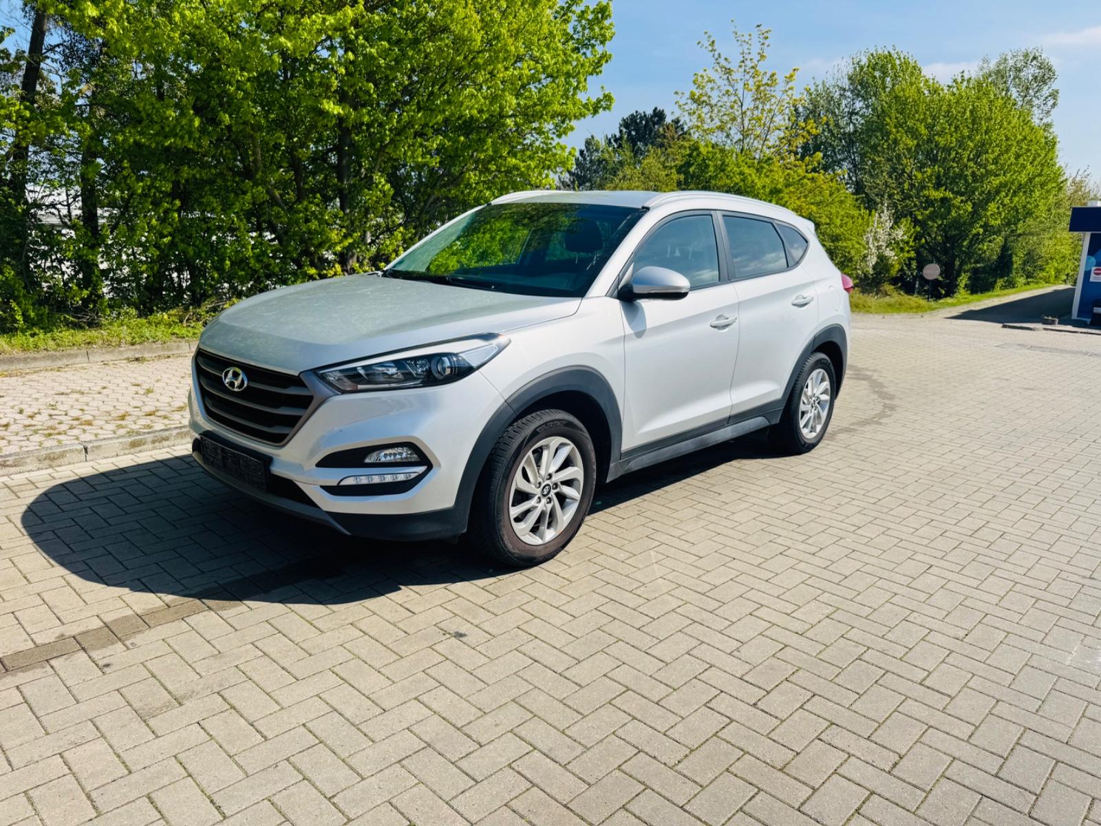Hyundai Tucson Intro Edition 2WD 177 PS Navi Kamera E 6