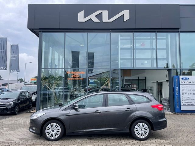 Fahrzeugabbildung Ford Focus Turnier Business Allwetter Sitzheizung