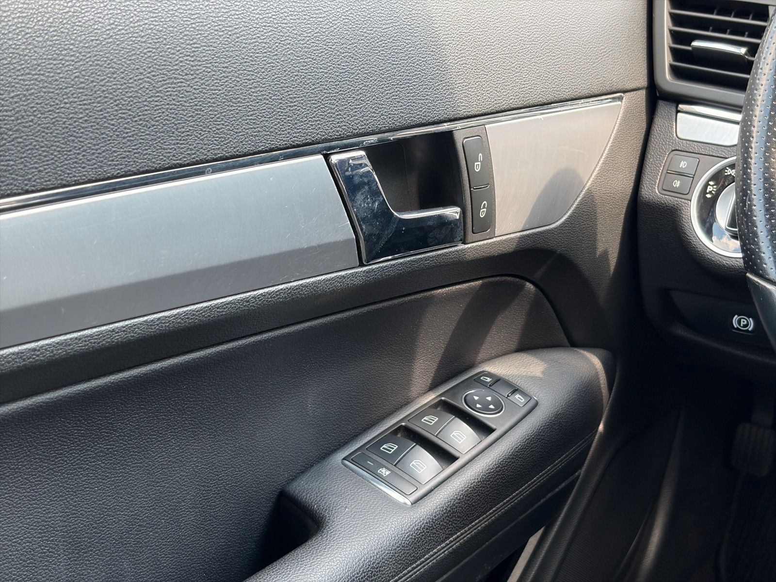 Fahrzeugabbildung Mercedes-Benz E 200 E Coupe CGI BlueEfficiency