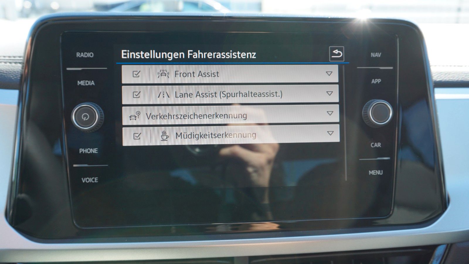 Fahrzeugabbildung Volkswagen T-Roc Life Navi,LED,Park/Lane Assist,SH