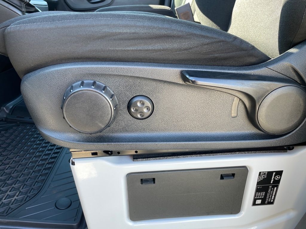 Fahrzeugabbildung Mercedes-Benz Sprinter 315 CDI Pritsche 3665 AHK,Klima,7-Sitze