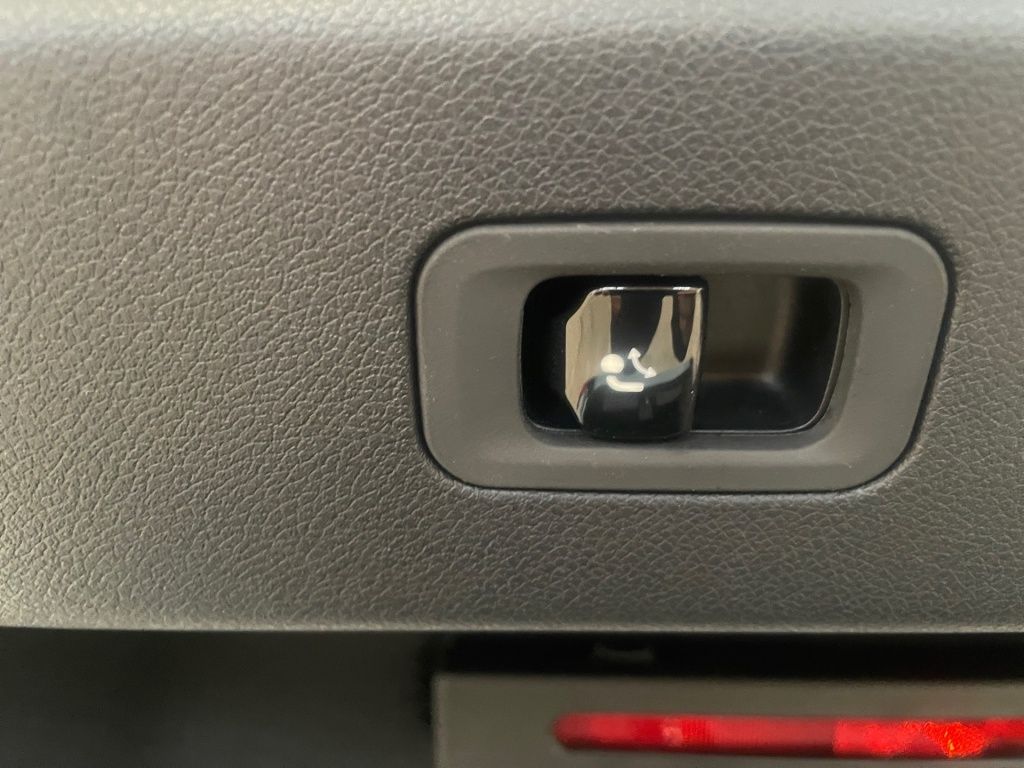 Fahrzeugabbildung Mercedes-Benz CLA 180 ++AMG-LINE+AHK+MULTIBEAM+WINTER-PAKET++