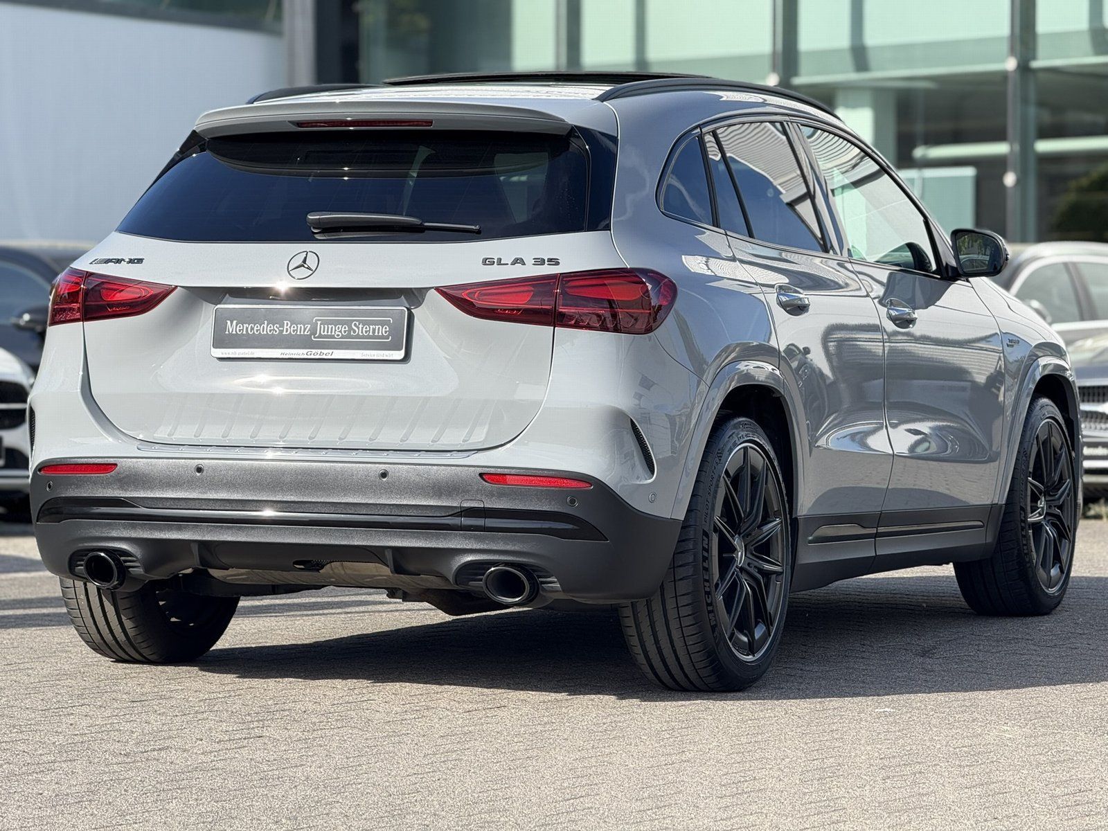 Fahrzeugabbildung Mercedes-Benz AMG GLA 35 4M PERFORMANCE-SITZE PANO AHK 360°