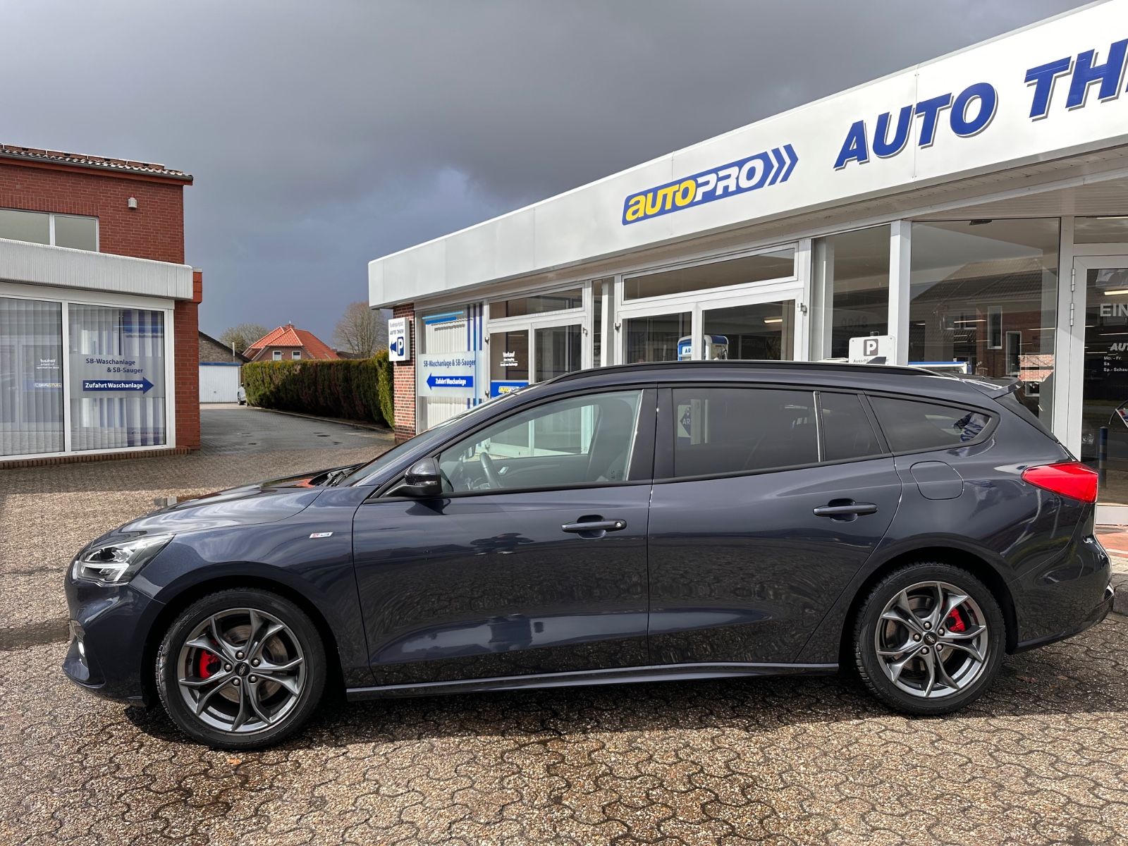 Fahrzeugabbildung Ford Focus Turnier ST-Line X 1.5 EB AHK/ACC/LED/Navi