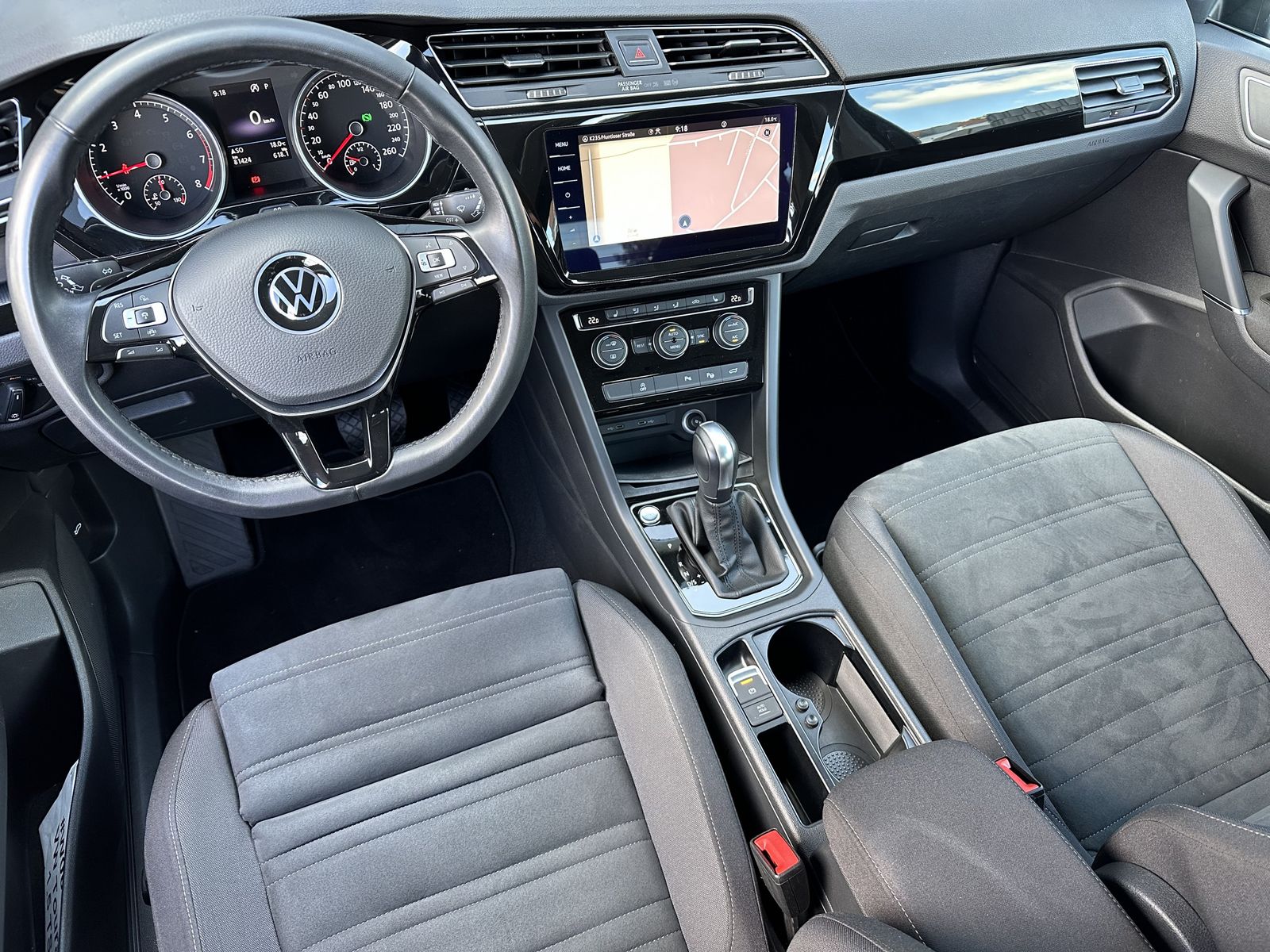 Fahrzeugabbildung Volkswagen Touran 1.5 TSI ACT DSG HL NAV+LED+AHK+ACC+KAM+PP
