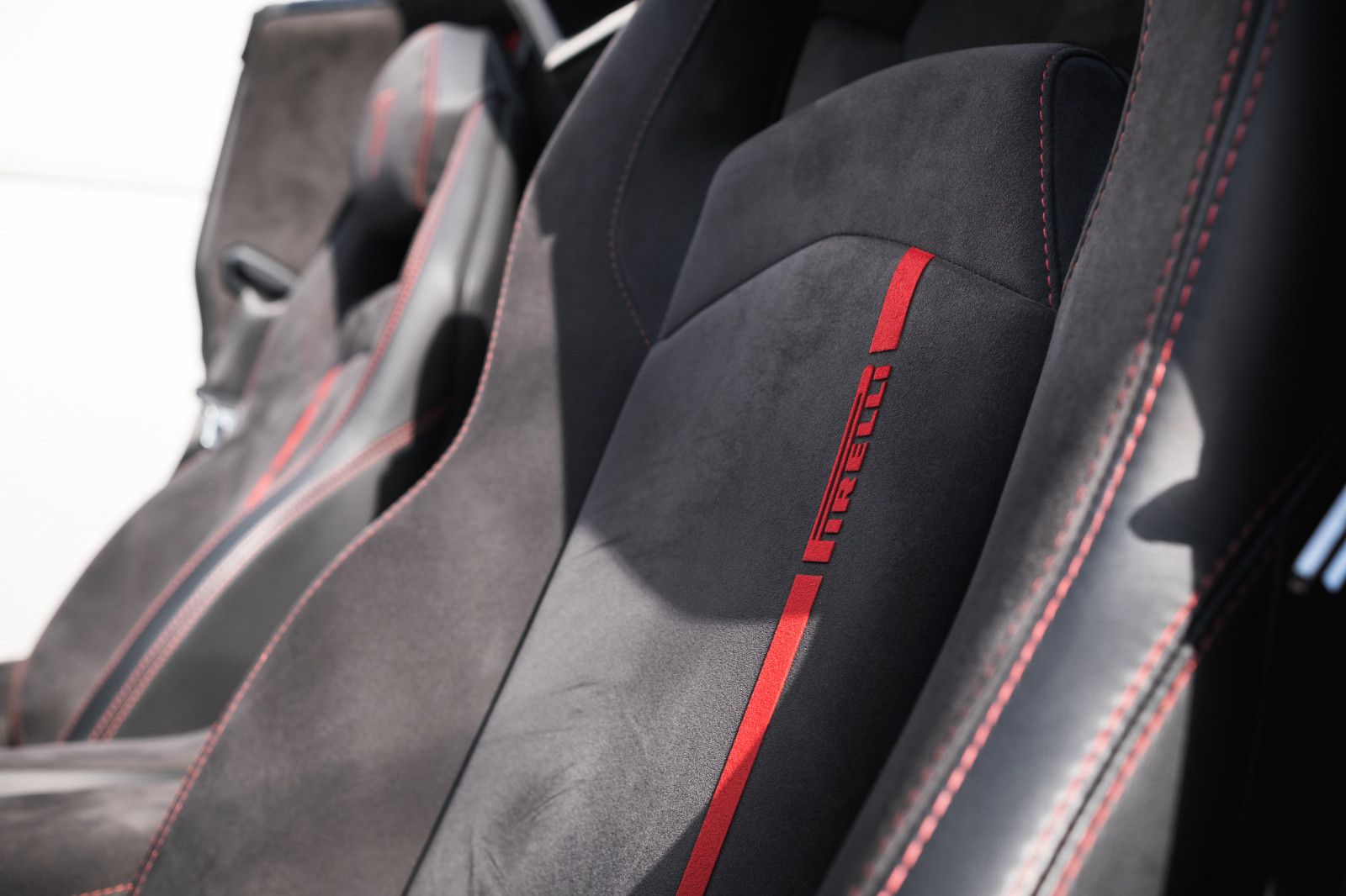 Fahrzeugabbildung Lamborghini LP 700-4 Roadster Pirelli Edition 1of100-Lift