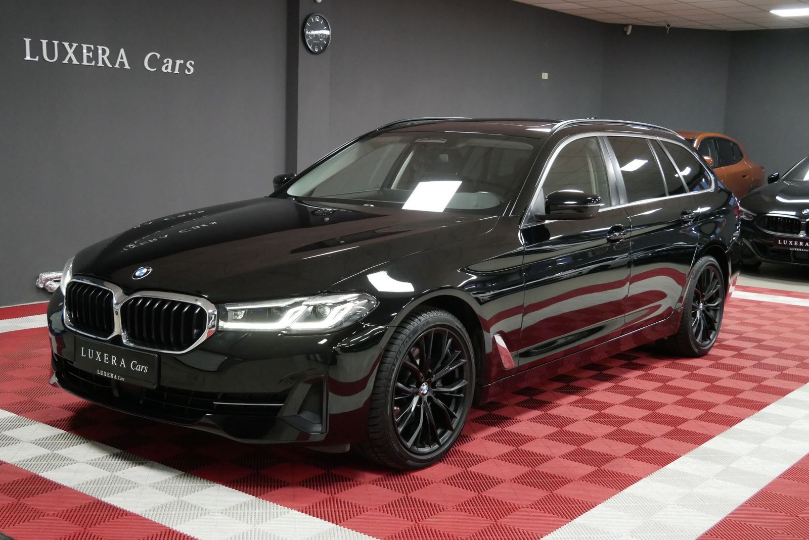 BMW 520d xDrive Touring LED ACC 360° AHK PANO
