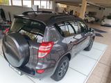 Toyota RAV4  2,2ltr. D, 4x4, SH, Alu, AHK, Allwetterrei - Toyota RAV 4: D4d
