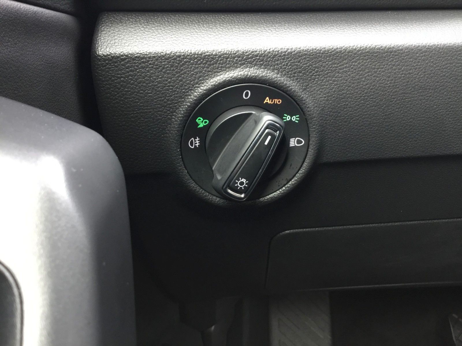 Fahrzeugabbildung Volkswagen T-Roc 1.5 TSI DSG Style+AHK+MatrixLED+ACC+Pano