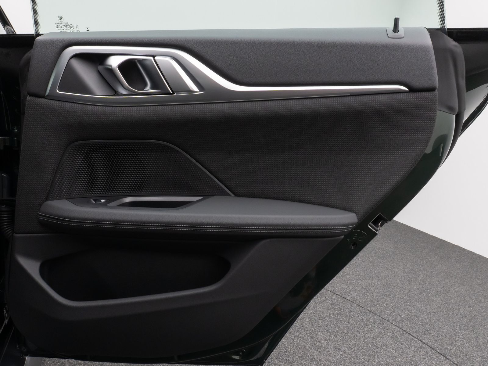 Fahrzeugabbildung BMW i4 eD40 Gran Coupè Kamera DAB HUD Alarm Komfort