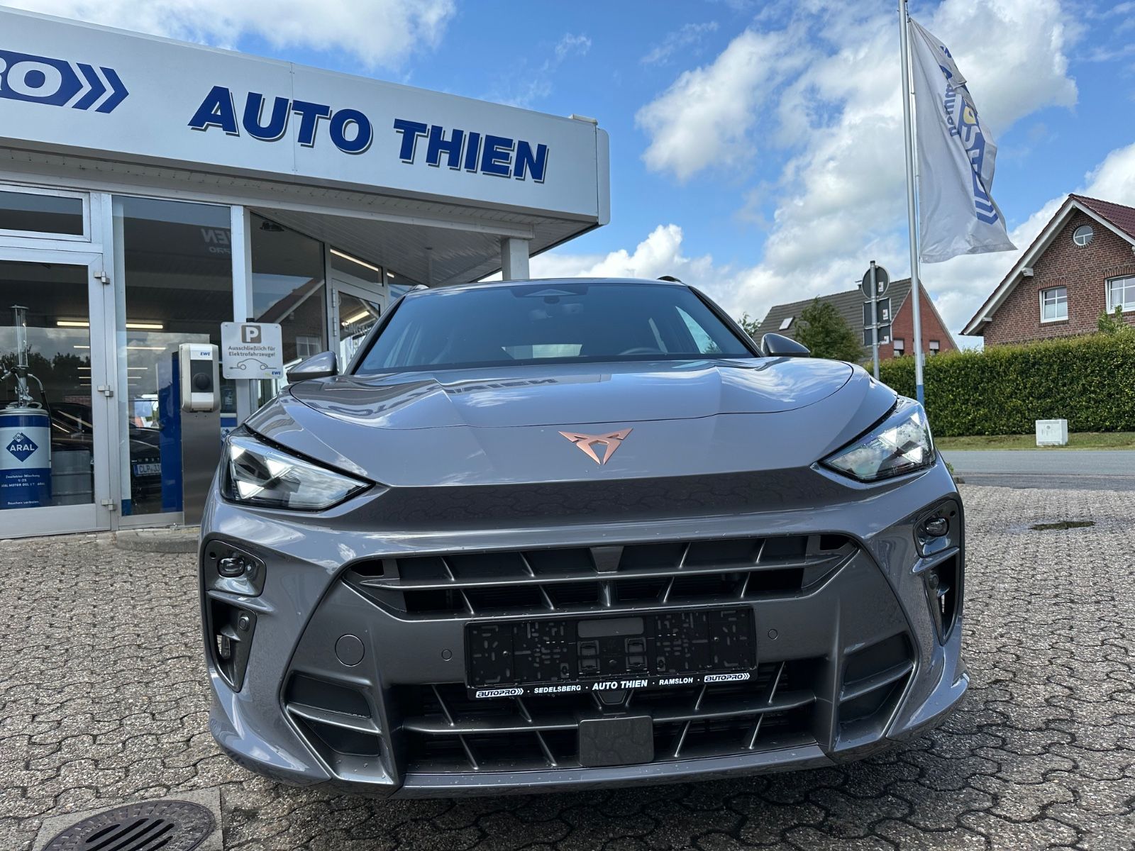 Fahrzeugabbildung CUPRA Terramar 1.5 eTSI DSG AHK/Navi/LED/ACC/18"