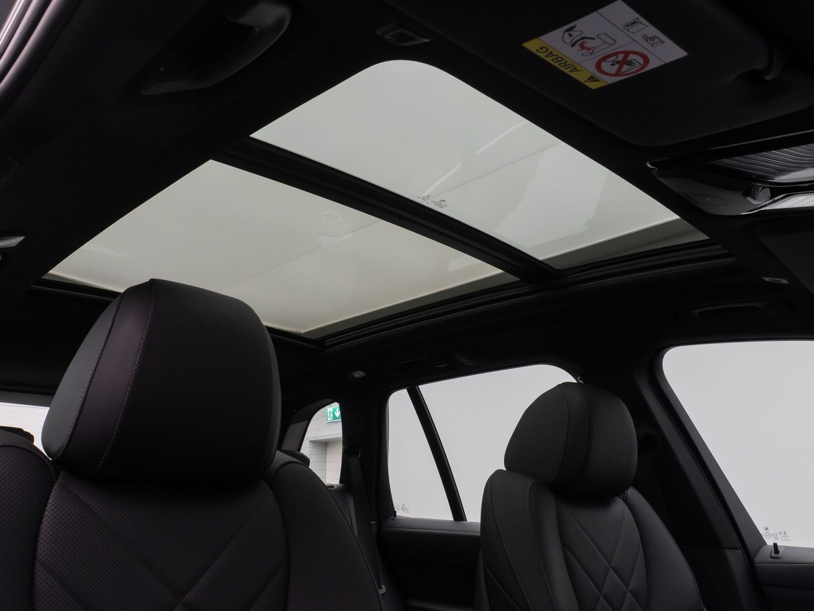 Fahrzeugabbildung BMW X5 xD45e M Sport Panorama HUD HiFi DisKey 22Zoll