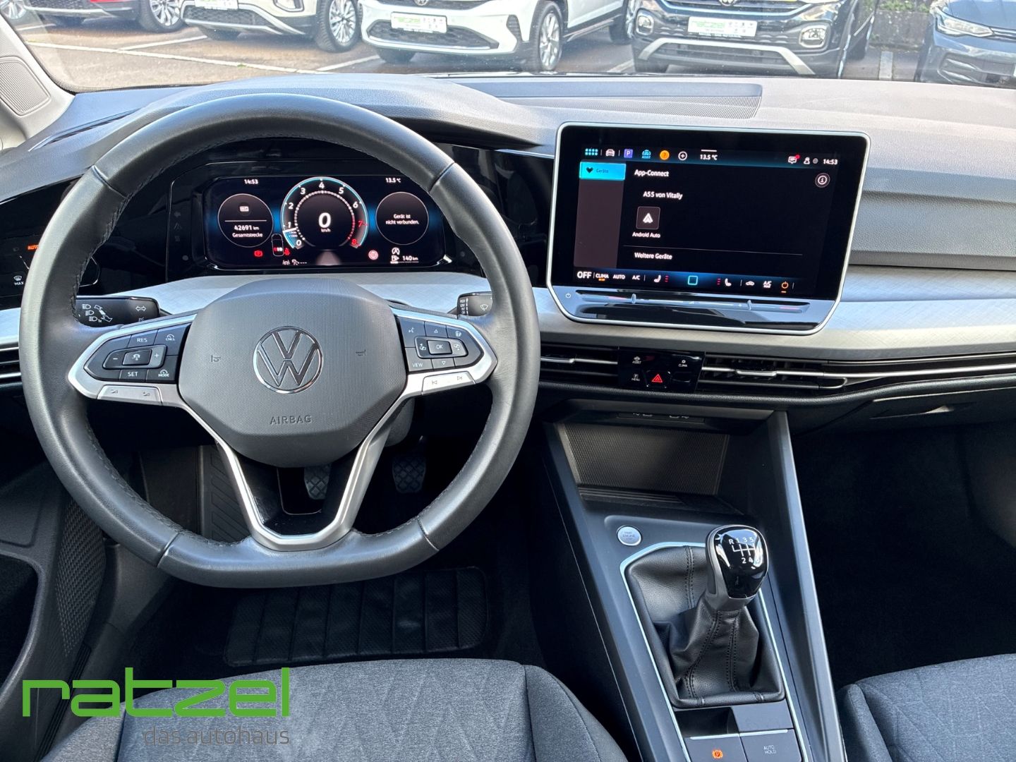 Fahrzeugabbildung Volkswagen Golf Variant Life 1.5 TSI Digitales Cockpit LED