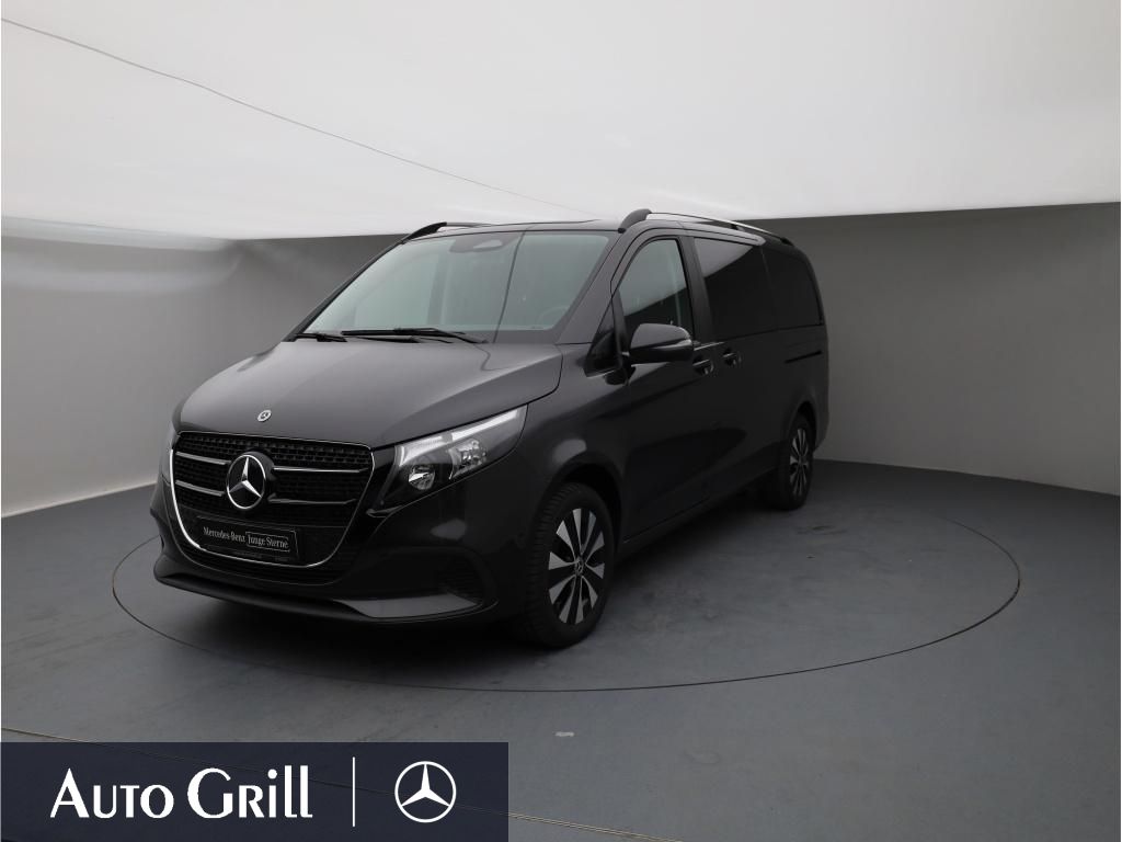 Mercedes V 220 - 1