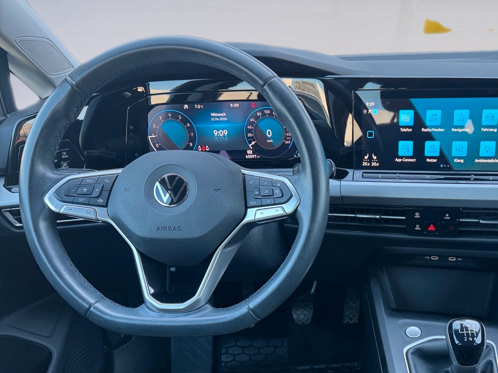 Fahrzeugabbildung Volkswagen Golf VIII Lim. Life 1.0 TSI