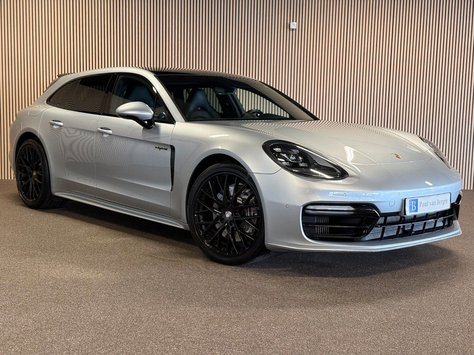 PORSCHE Sport Turismo 4E Hybr-SPORT DESIGN-PANO-LUFT-VOL
