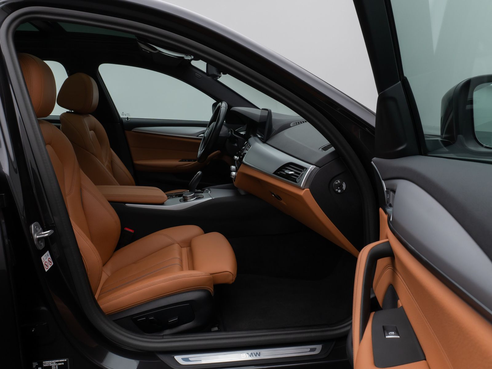 Fahrzeugabbildung BMW 520d Panorama DAB Leder AHK Alarm M Sport 18Zoll