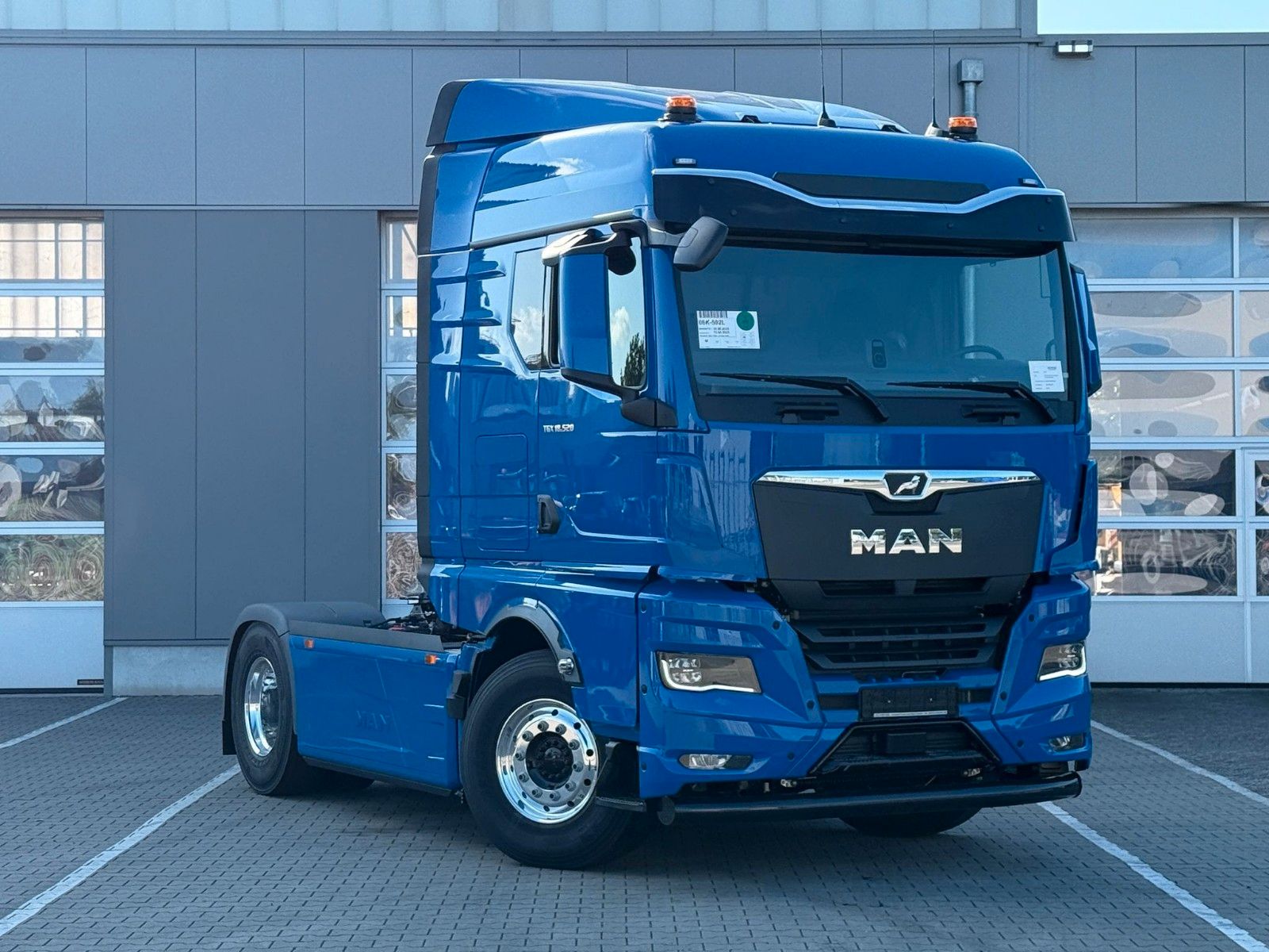 Fahrzeugabbildung MAN TGX 18.520 BL SA D30 Retarder Kipp-Hydr.