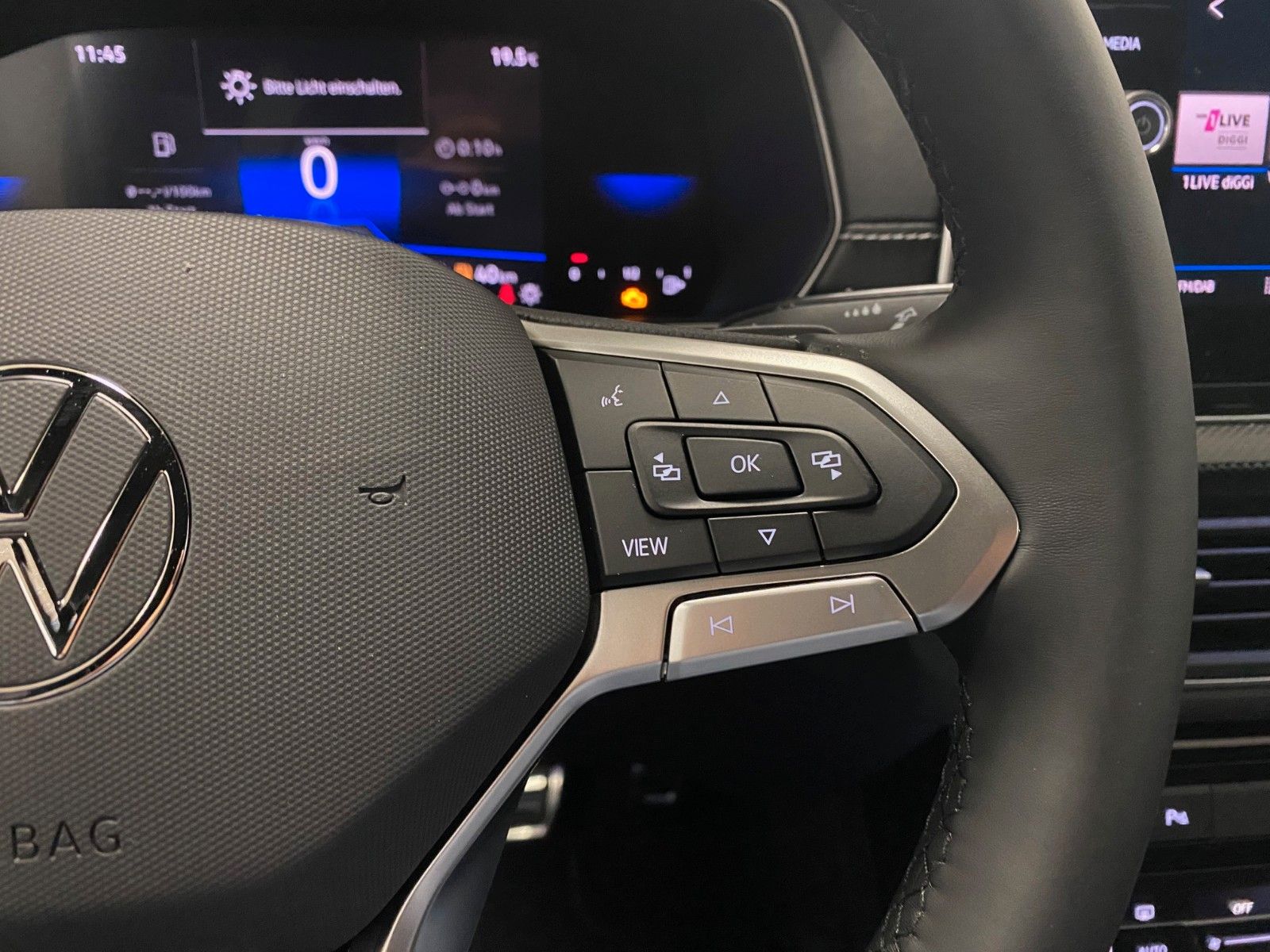 Fahrzeugabbildung Volkswagen T-Cross 1.5 TSI DSG R-Line+AHK+ACC+Garantie 2029