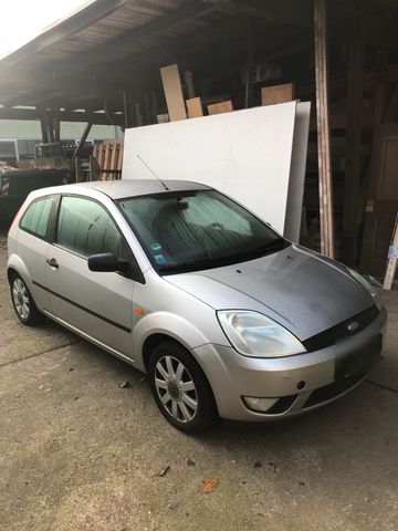 Ford Fiesta Benziner 2004