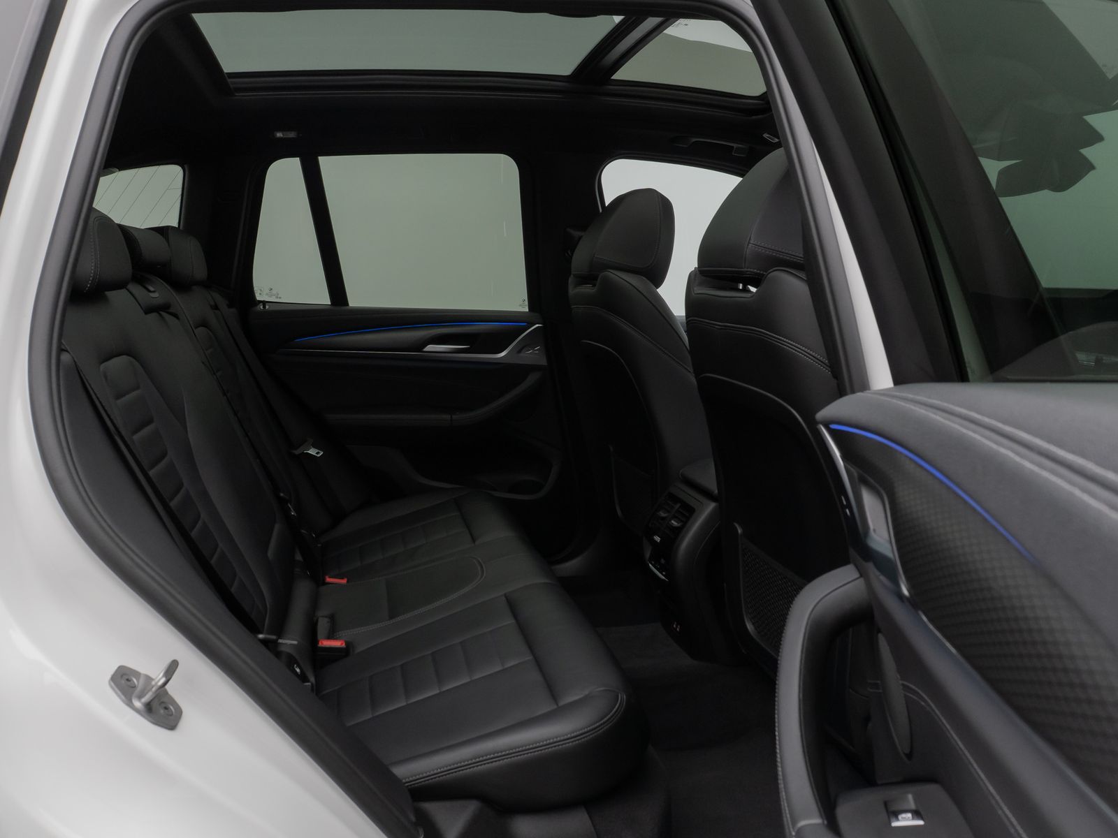 Fahrzeugabbildung BMW X3 M40i Panorama Kamera HUD DAB HiFi LED 20Zoll