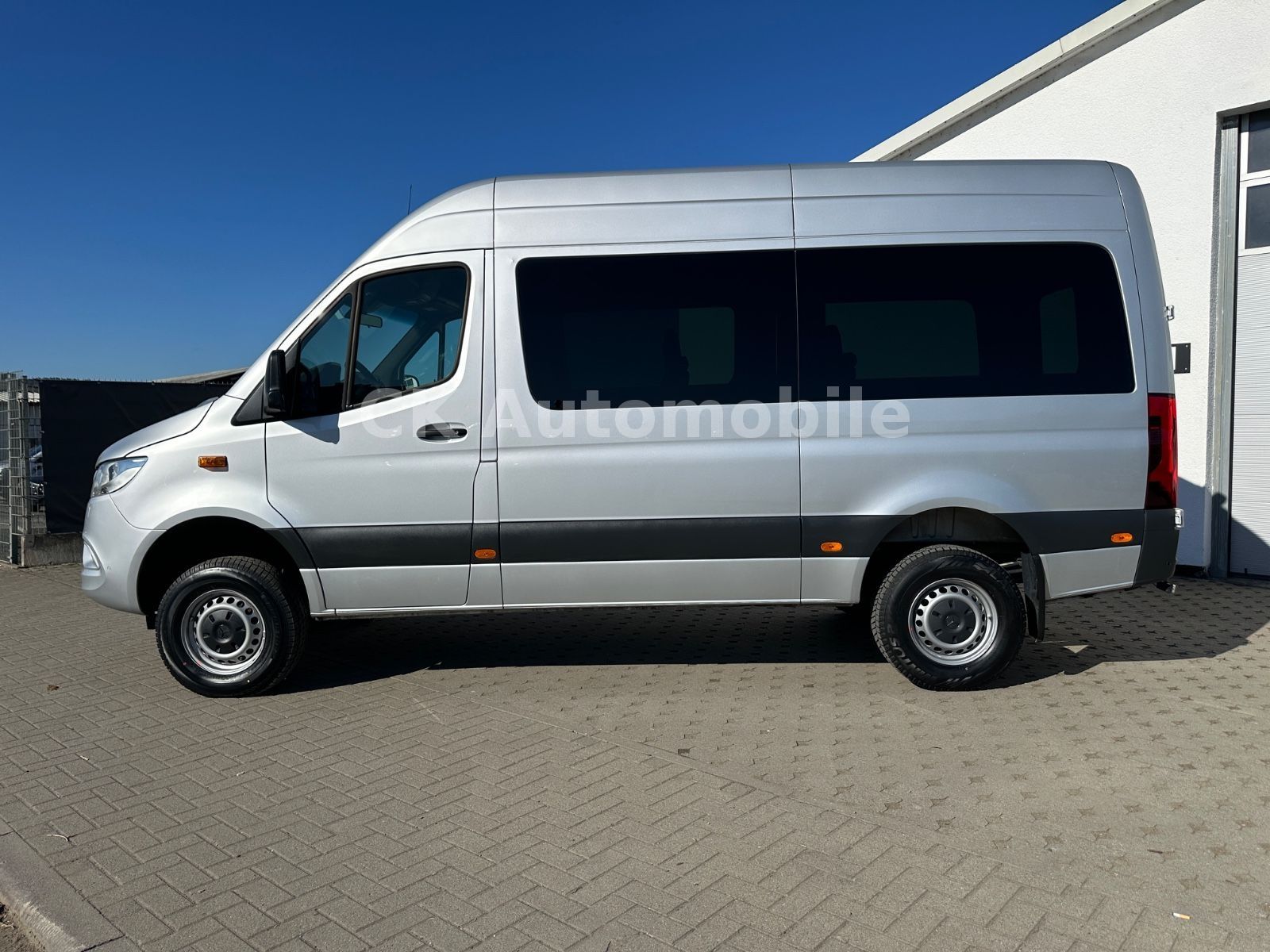 Fahrzeugabbildung Mercedes-Benz Sprinter 319 Kombi 4x4/8 Sitze/Klima/Navi/Kamera