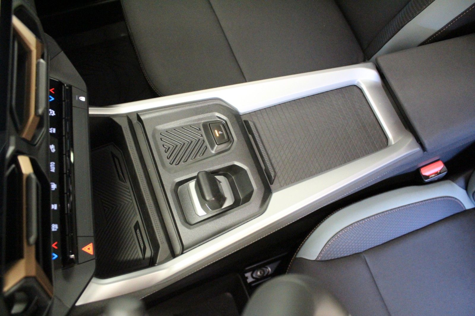 Fahrzeugabbildung Dacia Bigster hybrid 155 Extreme #Winterpaket Plus