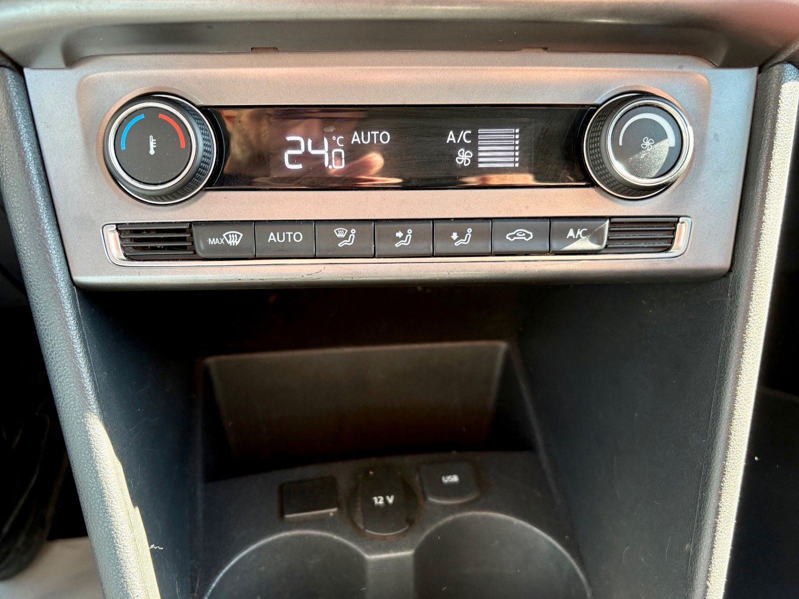 Fahrzeugabbildung Volkswagen Polo V Lounge 1.2 TSI 81kW LED Glasdach PDC Spor