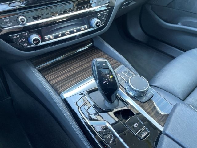 Fahrzeugabbildung BMW 530 i Mild-Hybrid Luxury Line Autom. Panoramadac