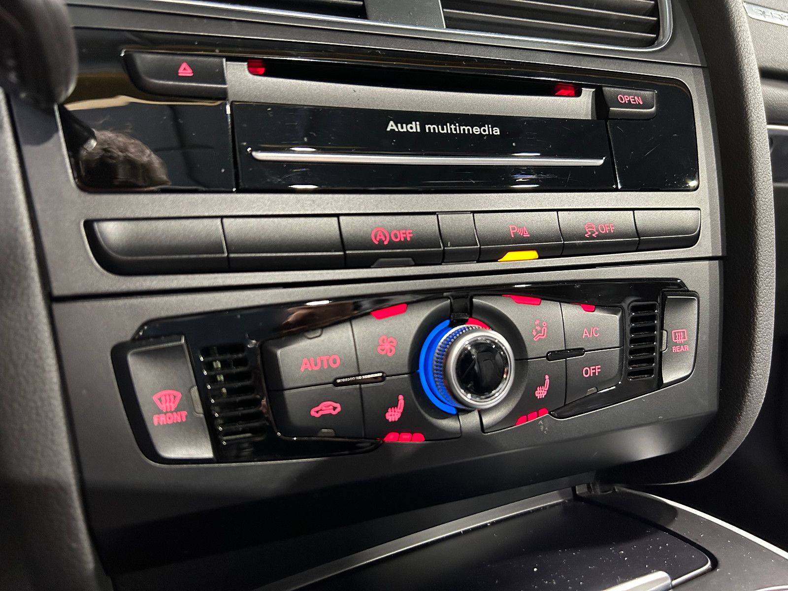 Fahrzeugabbildung Audi A5 Cabriolet 2.0 TDI  quattro/NAVI/PDC/SHZ/KLIMA